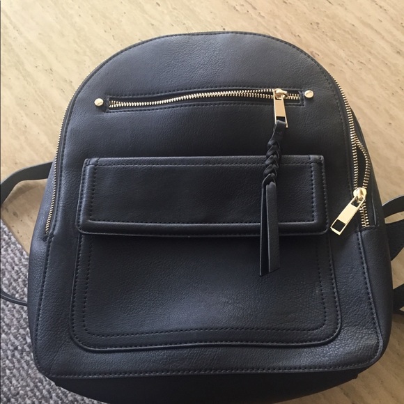 gap black backpack